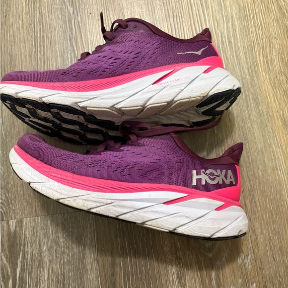 Used HOKA 6.5 wide Clifton 8 - Picture 2 of 9